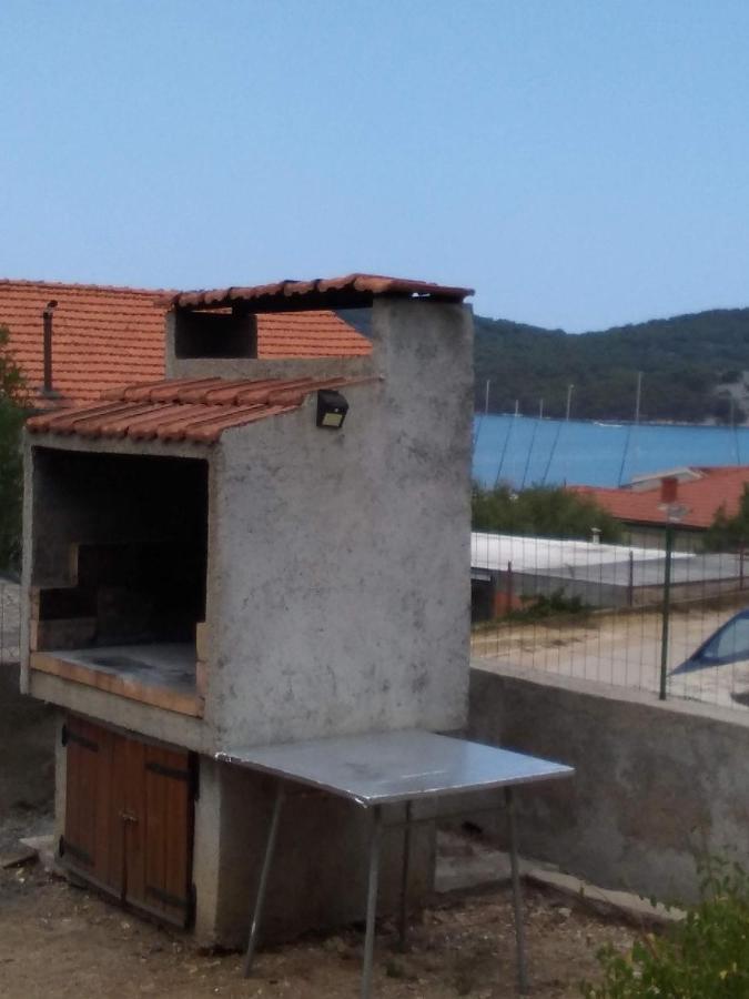 House " Bond " Vila Tisno Exterior foto