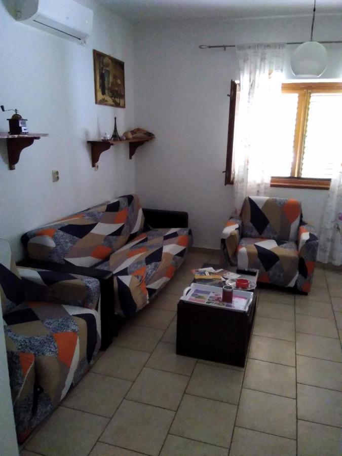 House " Bond " Vila Tisno Exterior foto