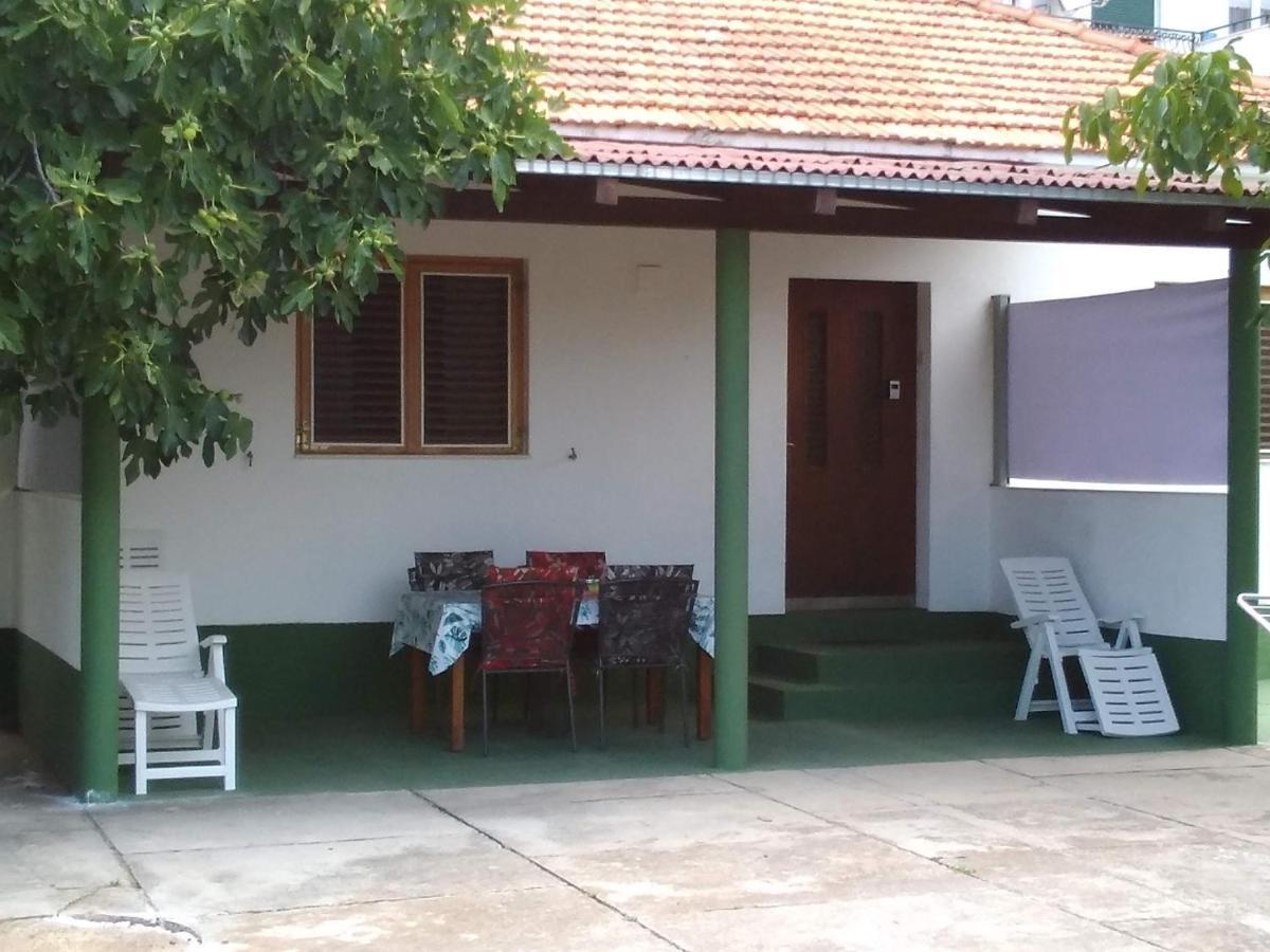 House " Bond " Vila Tisno Exterior foto