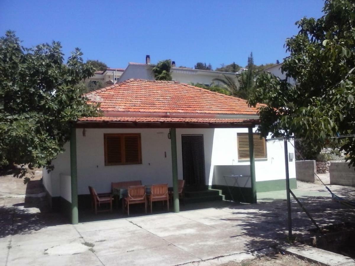 House " Bond " Vila Tisno Exterior foto